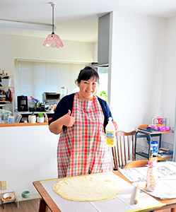 ホームステイ先でモンゴル料理を作りました。