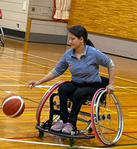 車いすバスケットをプレー